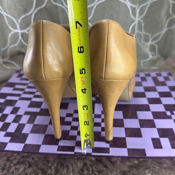 (F1) Vince Camuto Women's Bootie Elvin Tan, Leather Shoe with Zip Heel - Picture 10 of 13